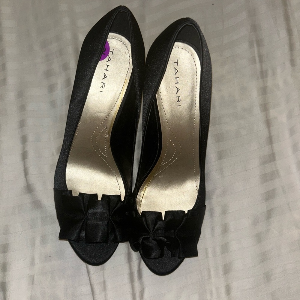 8.5 Tahari heels